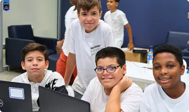 group_of_kids_on_laptops